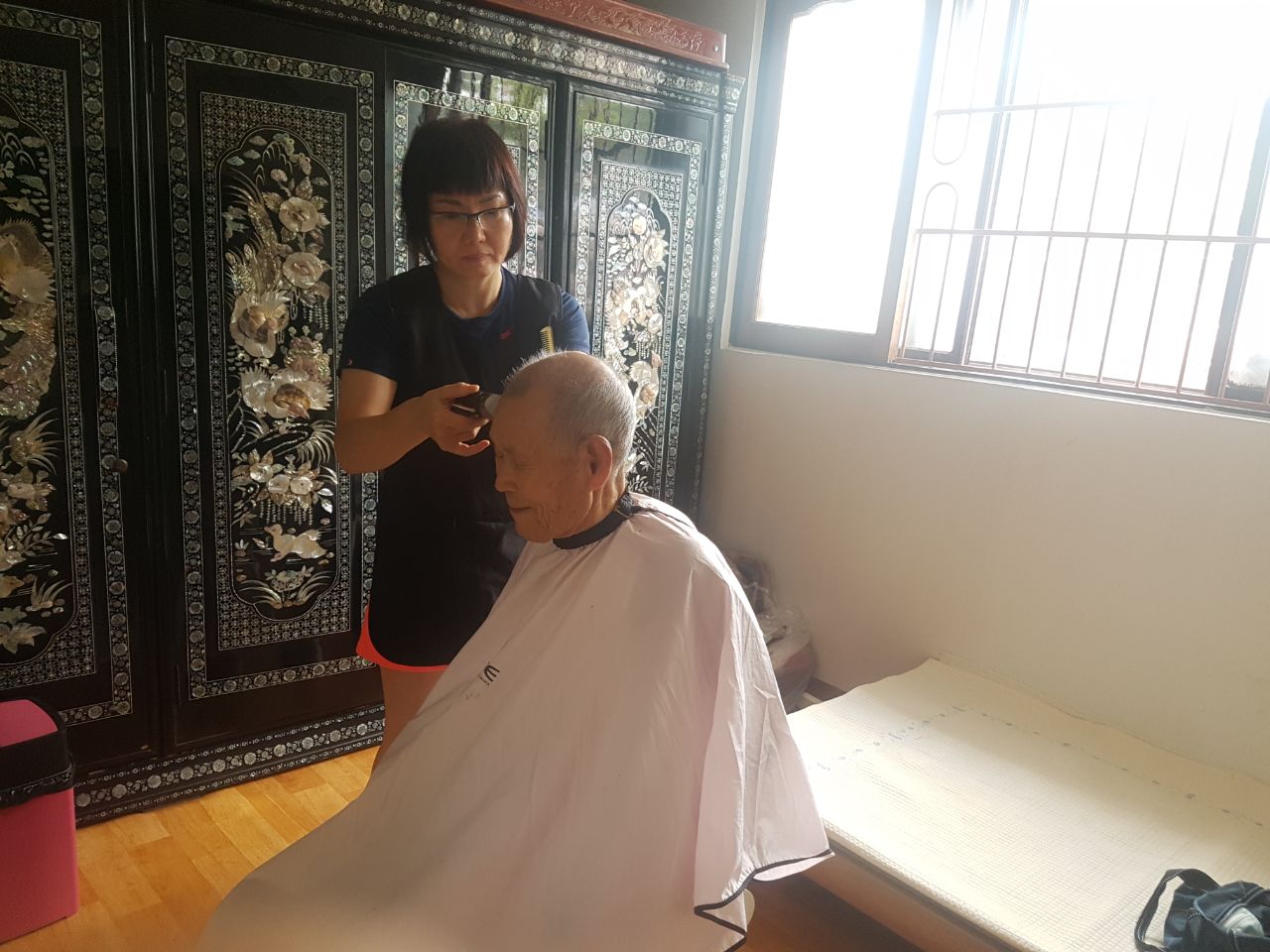 8월 찾아가는 미용봉사1.jpg